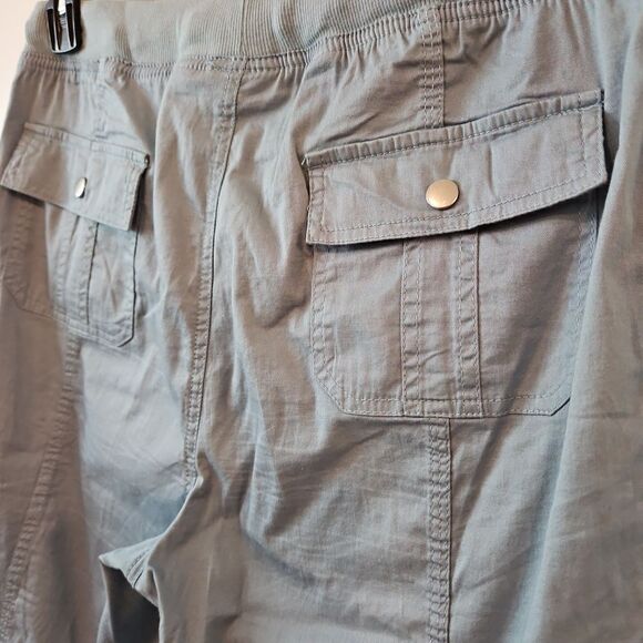 FRESH Mint Green Cargo Capris / Roll up Shorts sz 10 - Picture 7 of 7